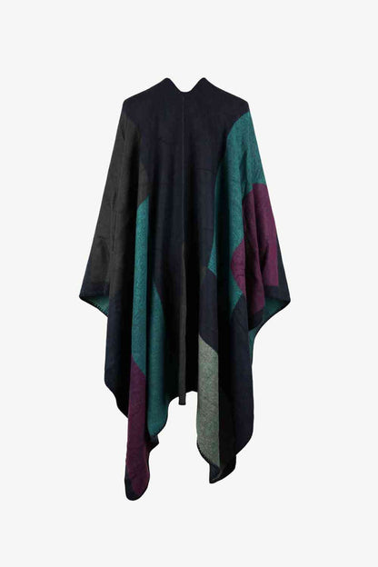 Elegant poncho med öppen konstruktion och kontrastpalett