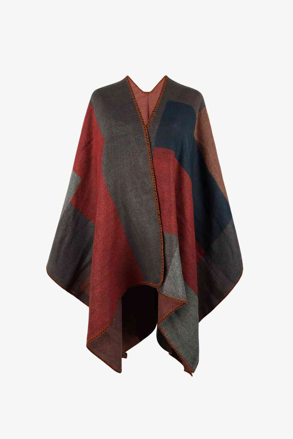 Elegant poncho med öppen konstruktion och kontrastpalett